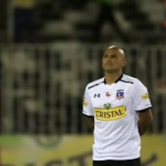 Colo Colo acusa a Suazo de
un "afán de lucro desmedido"