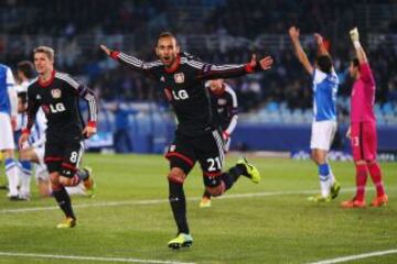 Oemer Toprak celebra el 0-1.