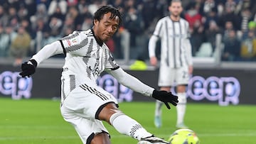 Turin (Italy), 02/02/2023.- Juventus' Juan Cuadrado in action during the Coppa Italia quarter final soccer match between Juventus FC and SS Lazio at the Allianz Stadium in Turin, Italy, 02 February 2023. (Italia) EFE/EPA/Alessandro Di Marco