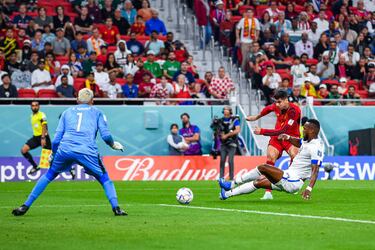 Álvaro Morata, después de una asistencia brutal de Dani Olmo, el que se sacó un disparo colocado desde el balcón del área, al que no pudo llegar Keylor Navas.