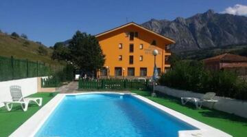 Descansa de las fiestas con la incomparable vista de los Picos de Europa desde tu estancia.