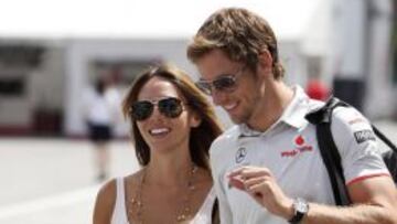 Jenson Button y Jessica Michibata se casaron en Hawai.