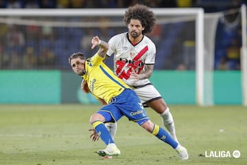 El central siempre est¨¢ cuestionado, pero ante Las Palmas hizo uno de sus partidos m¨¢s completos con la Franja. Jug¨® 90 minutos en los que hizo 21 despejes y gan¨® 15 duelos.
