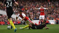Alexis y Arsenal no pueden con Manchester City y sufren en la tabla
