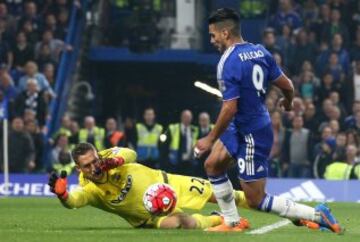 Falcao es titular en Inglaterra antes de sumarse a la Selección Colombia que debuta este jueves en las Eliminatorias al Mundial 2018.