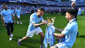 Walker y Otamendi.