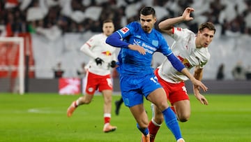 Bayer Leverkusen's French forward #11 Martin Terrier (L) and Leipzig's Hungarian defender #04 Willi Orban vie for the ball during the German first division Bundesliga football match between RB Leipzig and Bayer 04 Leverkusen in Leipzig, eastern Germany, on December 20, 2025. (Photo by Odd ANDERSEN / AFP) / DFL REGULATIONS PROHIBIT ANY USE OF PHOTOGRAPHS AS IMAGE SEQUENCES AND/OR QUASI-VIDEO