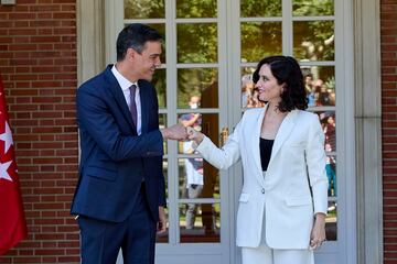 Otro gran desencuentro, aunque casi cada d¨ªa se podr¨ªa decir que discrepan p¨²blicamente, ocurri¨® a finales de 2022, cuando el Gobierno aprob¨® un impuesto a las grandes fortunas, que Ayuso se tom¨® como un ataque directo a la inversi¨®n en la capital.