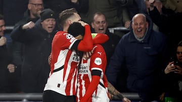 Eindhoven (Netherlands), 05/11/2024.- Malik Tillman (R) of PSV Eindhoven celebrates with Luuk de Jong of PSV Eindhoven after scoring the 2-0 during the UEFA Champions League match between PSV Eindhoven and Girona FC at Phillips Stadium in Eindhoven, Netherlands, 05 November 2024. (Liga de Campeones, Países Bajos; Holanda) EFE/EPA/MAURICE VAN STEEN