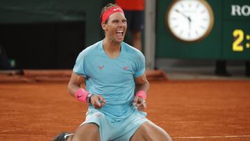 Rafa Nadal celebra su victoria ante Novak Djokovic en la final de Roland Garros 2020.