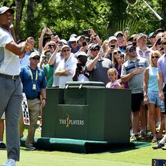 Tiger saca la magia y firma su mejor vuelta en Sawgrass