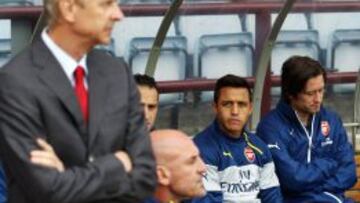 Wenger espera tener en cancha a Alexis Sánchez a fines de agosto