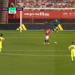 El escorzo incomprensible del portero del Newcastle que nadie entiende