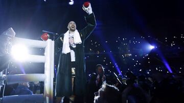 Tyson Fury se sube al ring en su &uacute;ltimo combate ante Wladimir Klitschko.