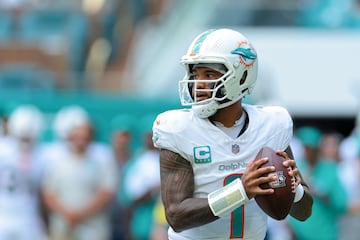 Tua Tagovailoa, quarterback de los Miami Dolphins, tiene un salario de los 53.1 millones de dólares.