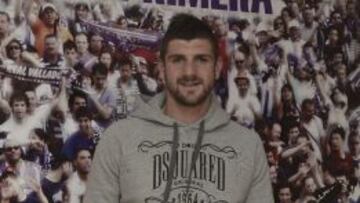 SE INCORPORA. Mitrovic viajó ayer desde Portugal y llegó a Valladolid por la noche.