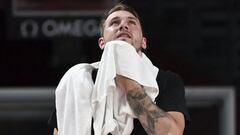 Doncic, mirando a la cubierta del Saitama.