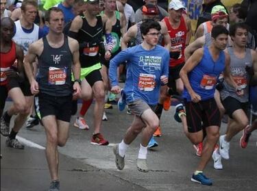 Corre una media marat車n en 1h11:53 con sandalias 'Crocs'