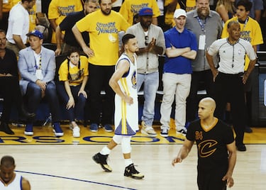 Poco hay que decir de ellos. En ningún momento fueron un fracaso ni los consideraremos como tal, pero su derrota en las Finales de 2016 fue inesperada y fraguada por una remontada que jamás se había dado en la última ronda de los playoffs. El 73-9 entró a la historia y la serie ante los Cavaliers condenó a Harrison Barnes, que salió de la franquicia e hizo hueco a Kevin Durant, al que los Warriors habían apeado de las finales del Oeste remontando, precisamente, un 3-1. Una dinastía histórica y uno de los mejores equipos de todos los tiempos. Que, para forjar su leyenda, tuvo que experimentar también la derrota. De eso, claro, no se ha librado nadie. 