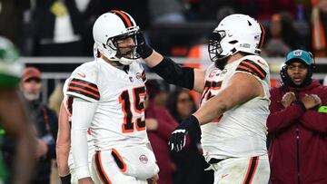 Dec 28, 2023; Cleveland, Ohio, USA; Cleveland Browns quarterback Joe Flacco (15) celebrates with guard Joel Bitonio (75) after a touchdown pass against the New York Jets during the first half at Cleveland Browns Stadium. Mandatory Credit: Ken Blaze-USA TODAY Sports