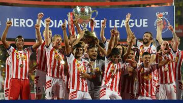 Los jugadores del Atl&eacute;tico de Kolkata celebra un t&iacute;tulo. 