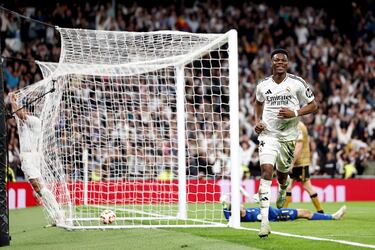 3-3. Aurelien Tchouameni celebra el tercer tanto.
