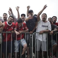 Hinchas de Flamengo intentan asaltar el hotel de Independiente