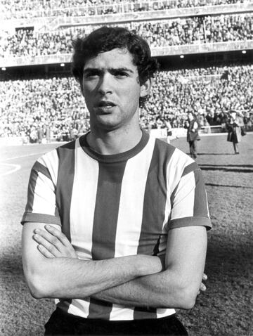 Ganó una Copa del Generalísimo con el Athletic, club en el que militó desde 1971 hasta 1981.