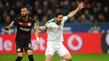 Claudio Pizarro celebrando su tanto ante el Leverkusen.