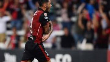 Rodrigo Millar no se sacará la camiseta de Atlás por ahora.