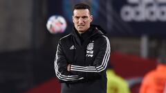 BUENOS AIRES, ARGENTINA - OCTOBER 10: Head coach of Argentina Lionel Scaloni looks on during a match between Argentina and Uruguay as part of South American Qualifiers for Qatar 2022 at Estadio Monumental Antonio Vespucio Liberti on October 10, 2021 in Buenos Aires, Argentina. (Photo by Marcelo Endelli/Getty Images)