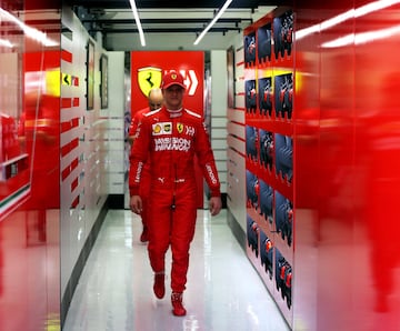 Mick Schumacher qued¨® segundo en su debut con el Ferrari SF90 en los test de Bahr¨¦in, s¨®lo por detr¨¢s del piloto neerland¨¦s Max Verstappen.
