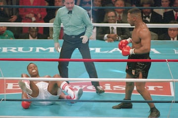 En 1988, Tyson llegó a 33 victorias y 0 derrotas al vencer a Larry Holmes en cuatro asaltos.