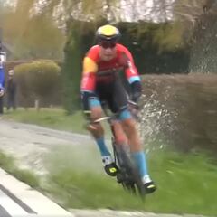 La UCI castiga a Maciejuk tras causar el accidente del Tour de Flandes