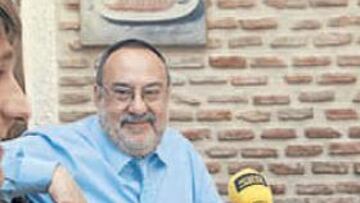 <b>TERTULIA. </b>Carlos Suárez, Alfredo Relaño y Ramón Calderón fueron ayer los protagonistas de la tertulia deportiva de la SER en Valladolid.