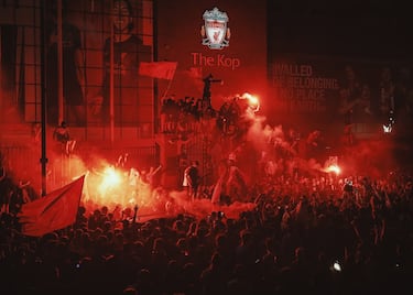 Era algo que se sabía desde antes de que se iniciase la pandemia. El Liverpool se fue al parón con más de veinte puntos de ventaja sobre el City, segundo clasificado, por lo que la vuelta de la Premier era sólo un trámite para que por fin el conjunto de Anfield ganara su primera liga en 30 años, la primera con el formato Premier. Otro éxito para Klopp, que fue nombrado mejor técnico del año por la FIFA.  