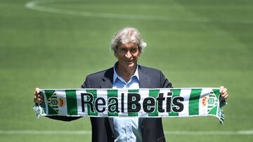 Real Betis' Chilean coach Manuel Pellegrini poses at the Benito Villamarin stadium, during his presentation as new coach, in Seville on July 13, 2020. (Photo by CRISTINA QUICLER / AFP)