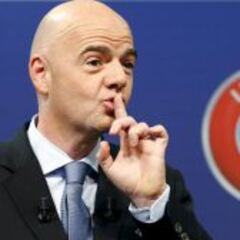 Infantino, secretario general de Platini, se presenta a la FIFA
