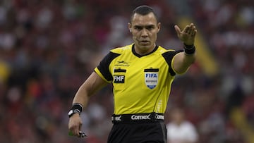 <br><br>

Arbitro Marco Antonio Ortiz durante el partido Atlas vs Guadalajara, Correspondiente al partido de Ida de Cuartos de Final del Torneo Clausura 2023 de la Liga BBVA MX, en el Estadio Jalisco, el 11 de Mayo de 2023.