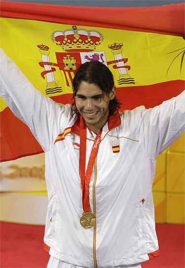 Nadal tiñe de oro el número uno