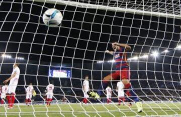 Luis Suárez celebra el 4-1.