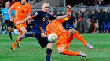 Iniesta fue el héroe del 2010 con el gol que le entregó el título a España en Sudáfrica 2010. El medio fue seleccionado para Alemania 2006 y Brasil 2014. 