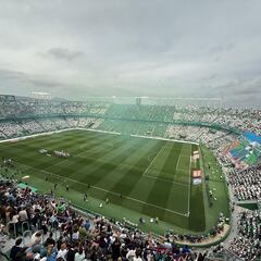 La plantilla del Elche paga los autobuses para Huesca