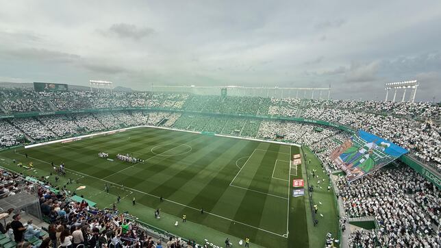 La plantilla del Elche paga los autobuses para Huesca