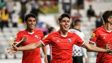 Fran Navarro celebra un gol con el Gil Vicente.