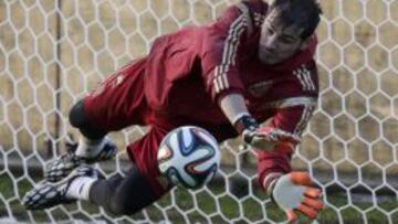 Casillas, a 85 minutos de superar el récord de Walter Zenga