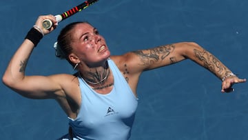 Oliynyko sacando en un partido del Open de Australia frente a Madison Keys.