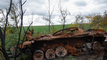 A destroyed Russian T-72 tank is seen near a frontline, amid Russia's attack on Ukraine, in Mykolaiv region, Ukraine October 26, 2022. REUTERS/Valentyn Ogirenko