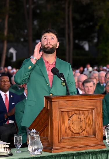 Rahm se durante su discurso en la Ceremonia de la chaqueta verde.