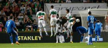Elche-Real Madrid. 0-1. Cristiano Ronaldo anota el primer gol de falta directa.